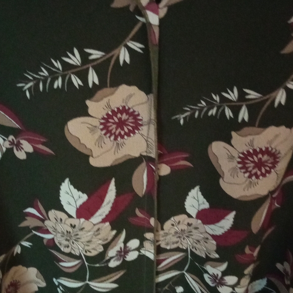 Silky lightweight blouse. Made and purchased in Italy. XL - Picture 3 of 9